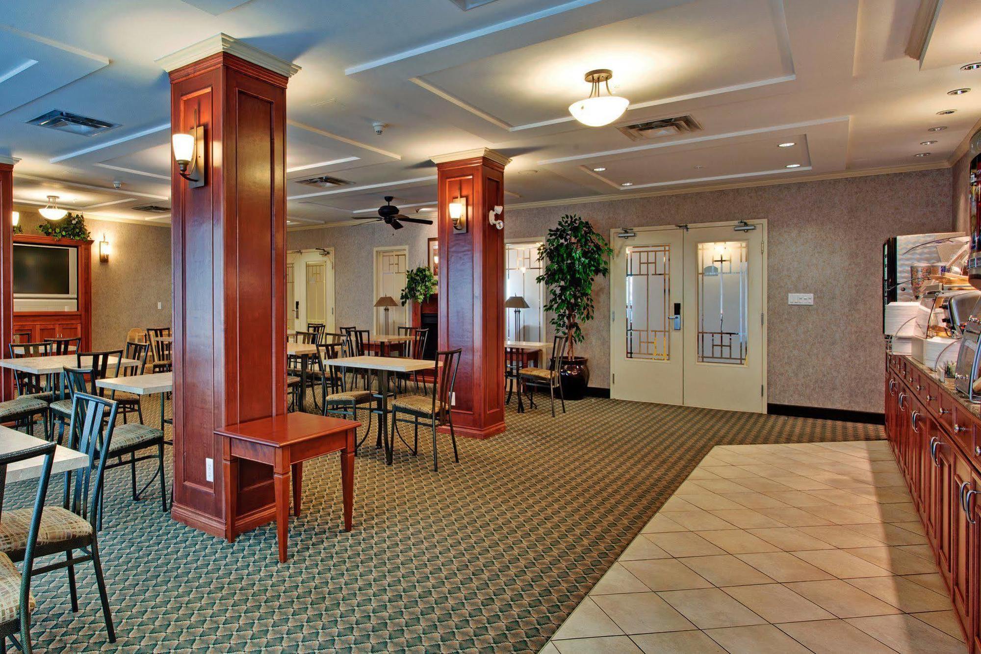 Holiday Inn Express & Suites Medicine Hat, An Ihg Hotel Restaurant photo